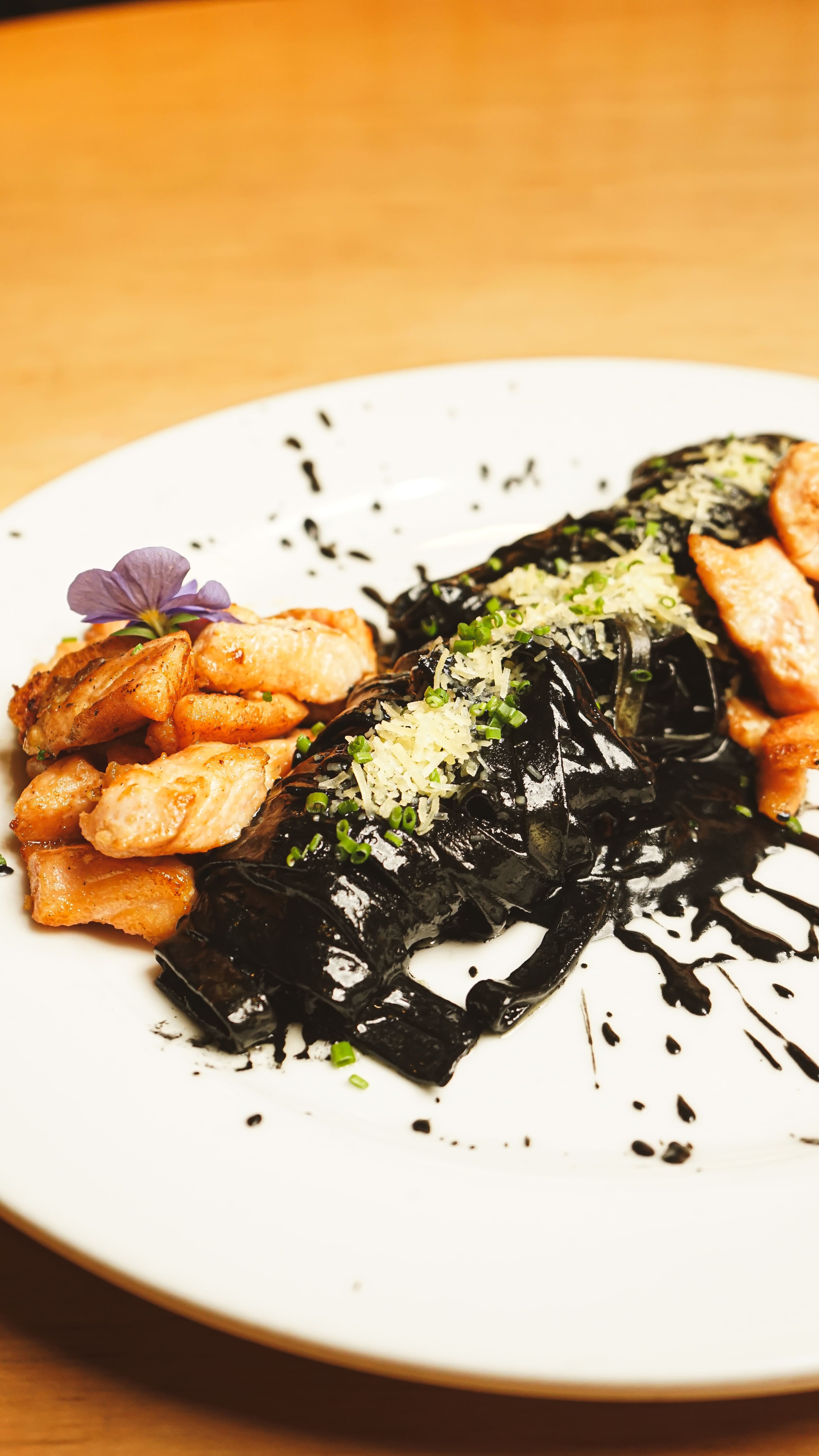 Fettuccini en tinta de calamar, de la carta de Altura
